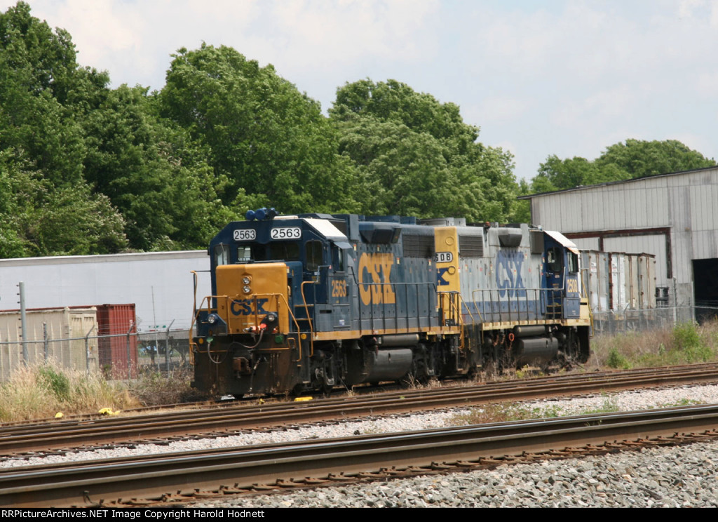 CSX 2563 & 2508 in a siding